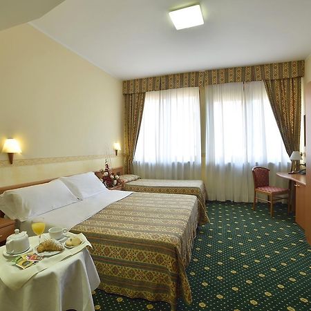 Dropiluc Hotel Druento Eksteriør billede