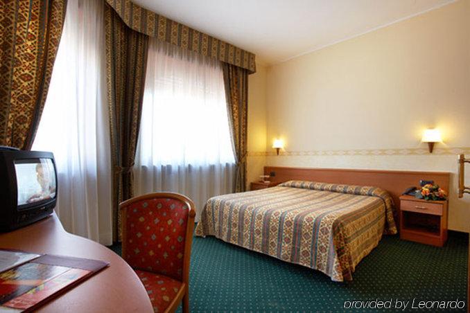 Dropiluc Hotel Druento Værelse billede